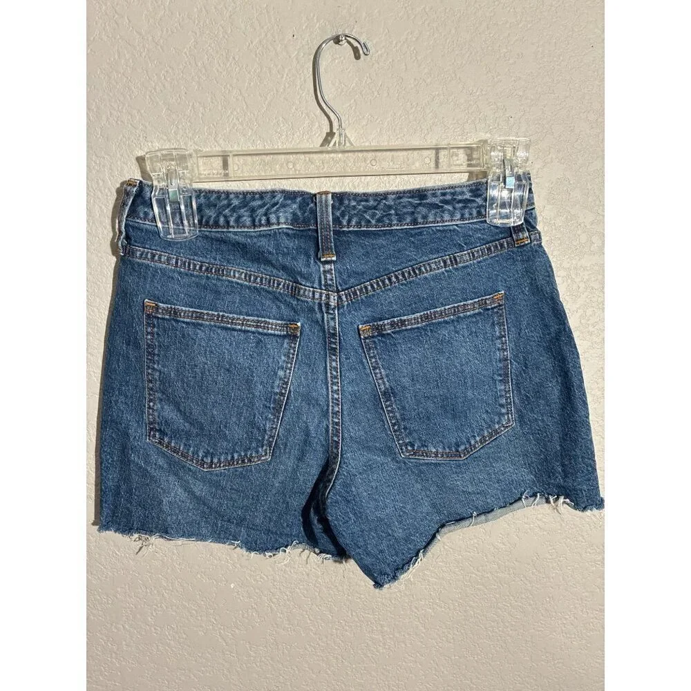 Universal Thread Denim Shorts Vintage Midi Size 6 Frayed Cutoff Distressed